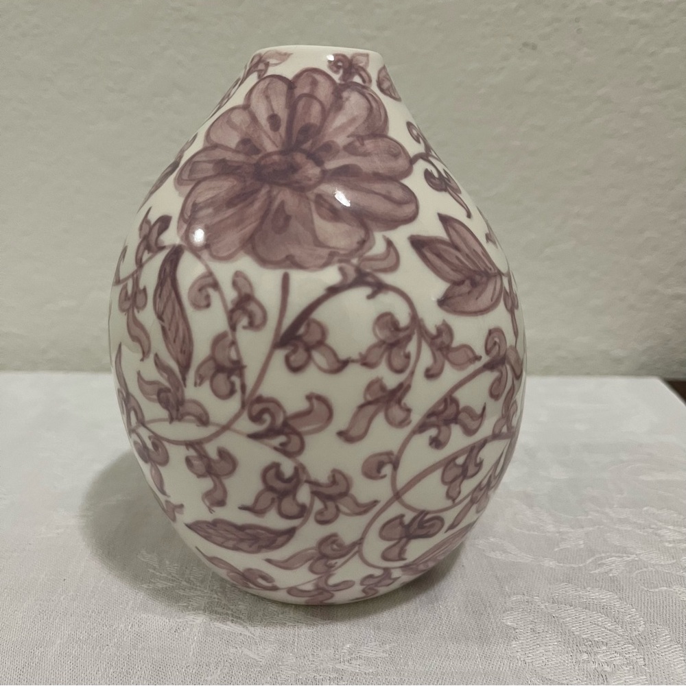 Anthropologie NIB Elle Handpainted Chinoiserie Purple Floral Ceramic Vase. - Picture 3 of 9